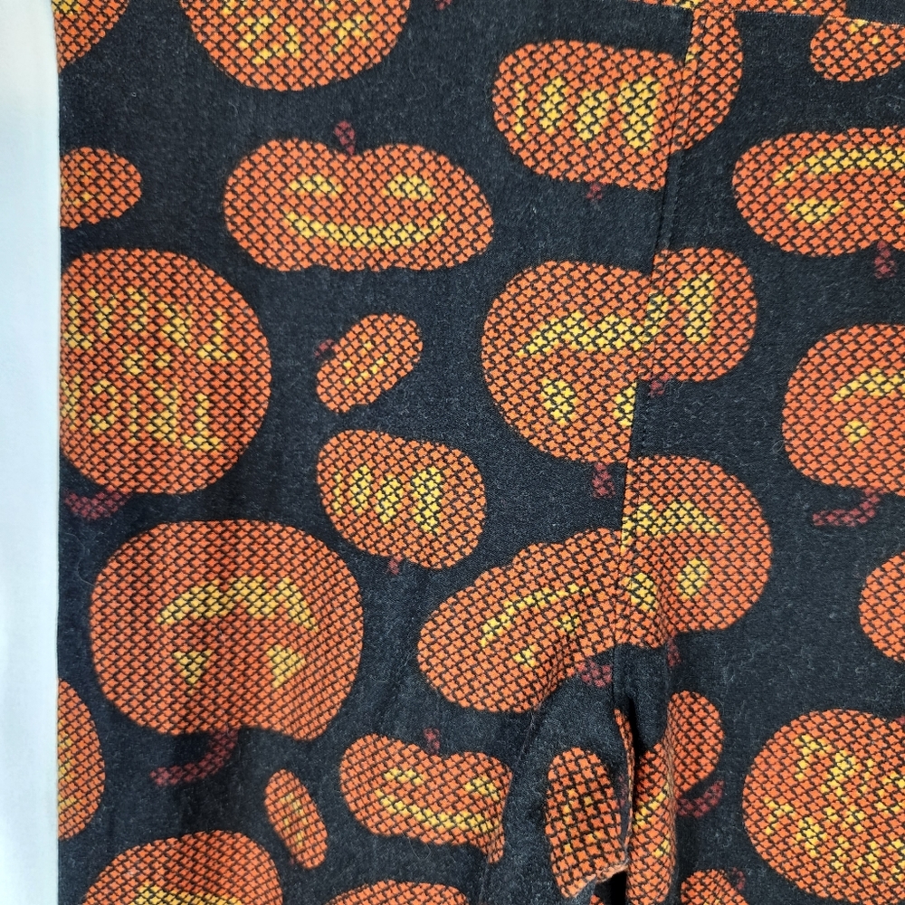 LuLaRoe Black w/ Orange Jack O'Lantern Halloween Leggings Size Tween - Picture 2 of 7